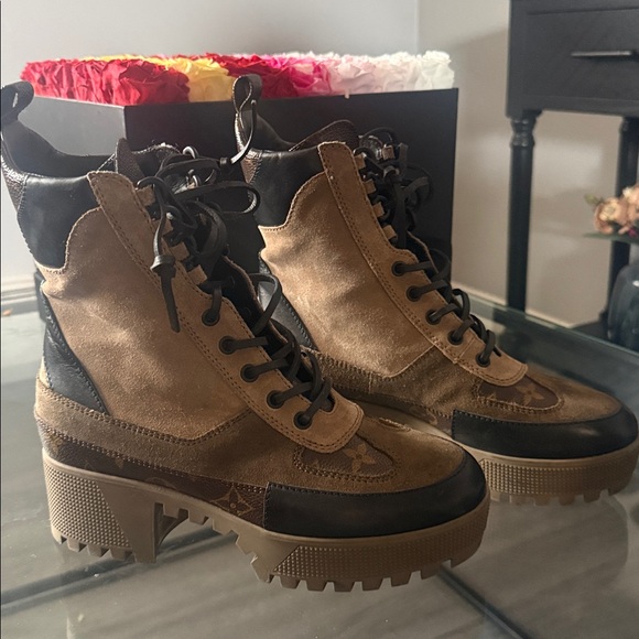 Laureate Platform Desert Boot - Picture 10 of 12